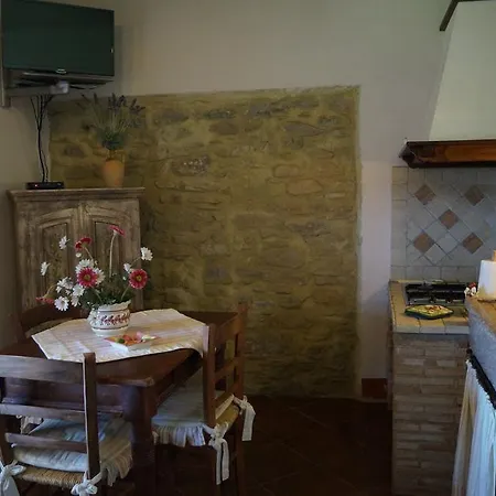 Agriturismo Bonzalone Farm stay *