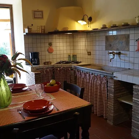 Agriturismo Bonzalone Farm stay *